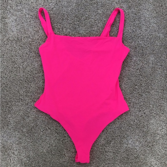 SKIMS Square Neck Bodysuit | Neon Pink - Picture 5 of 7